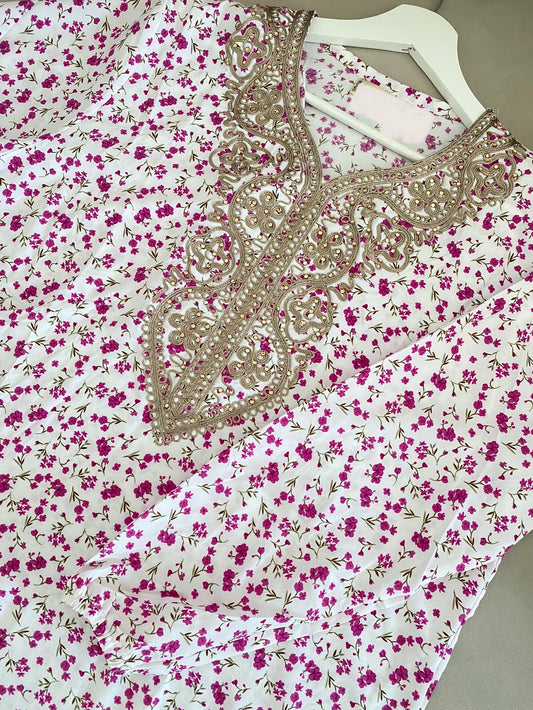 Robe d’intérieur fleurie rose