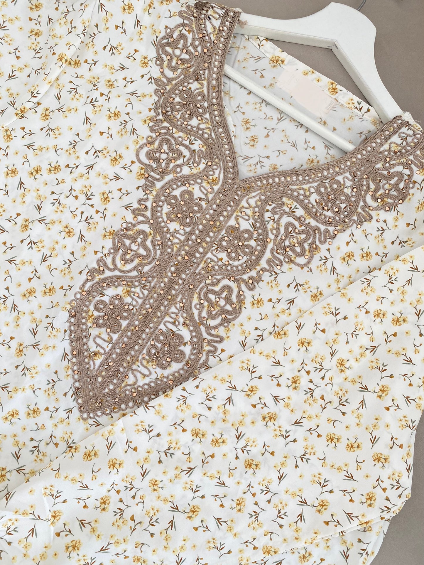 Robe d’intérieur fleurie jaune