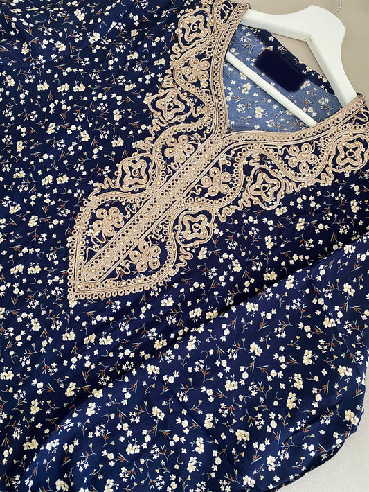 Robe d’intérieur fleurie bleu nuit